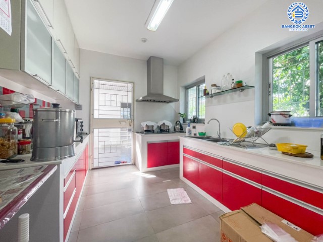 *****บ้านเดี่ยวหลังใหญ่โซนเมือง ม.เสนานิคม พหลโยธิน บนเนื้อที่กว่า 203 ตร.ว. ฟังก์ชันครบจัดเต็ม 3 ห้องนอน 3 ห้องน้ำ จอดรถ 3 คัน บ้านสวยพร้อมอยู่ แถมฟรี! เครื่องปรับอากาศ 4 เครื่อง บนทำเลที่ดี เดินทางสะดวก ใกล้เซ็นทรัลลาดพร้าว และทางด่วนรามอินทรา พร้อมราคาสุดพิเศษ!